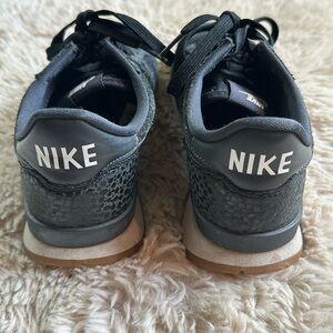 Nike Internationalist Black Sneaker with waffle design Size 6